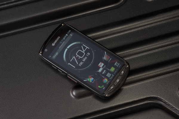 「ダカールラリー」で、京セラ製スマートフォン「TORQUE」が果たした意外な役割とは？