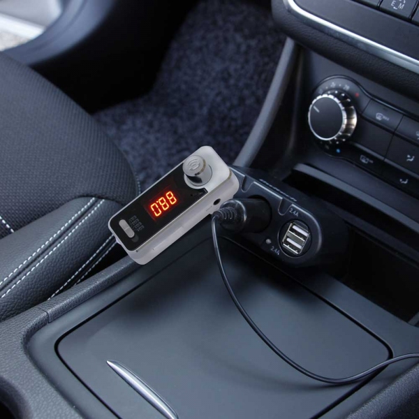 FMラジオを搭載した車をかんたんにBluetooth化するFMトランスミッター
