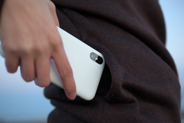 引き算の美学から生まれた、オリジナルを超えるシンプルな美しさ　「MYNUS iPhone X CASE」を12月26日発売