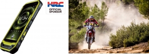「DAKAR(ダカール) RALLY(ラリー) 2018」「Monster Energy Honda Team」の端末として、  3年連続で高耐久スマートフォン「ＴＯＲＱＵＥ（Ｒ）(トルク)」を提供
