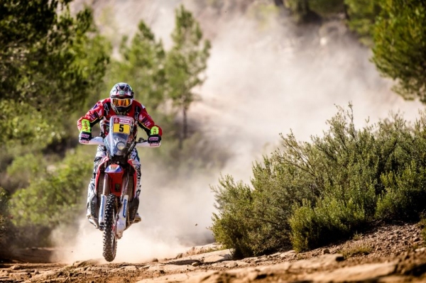 「DAKAR(ダカール) RALLY(ラリー) 2018」「Monster Energy Honda Team」の端末として、  3年連続で高耐久スマートフォン「ＴＯＲＱＵＥ（Ｒ）(トルク)」を提供