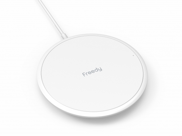 最大出力15Wで急速充電可能！Qi対応 高速ワイヤレス充電パッド発売