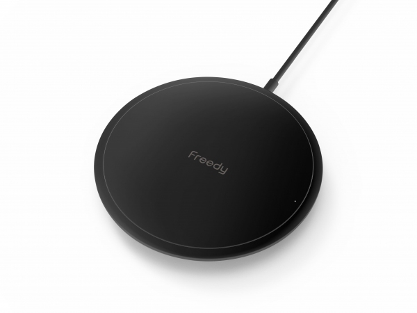 最大出力15Wで急速充電可能！Qi対応 高速ワイヤレス充電パッド発売