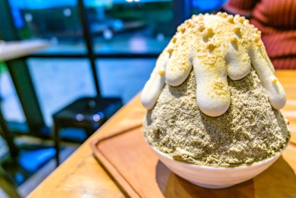 インスタで1番投稿が多いのはおしゃれカフェで注目が集まる「#韓国旅行」「#ハワイ旅行」では壁に描かれたウォールアートが話題！