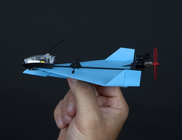 最高時速40km、8種類のアクロバット飛行が可能！次世代紙飛行機「POWERUP DART」9月13日（木）より、Kibidangoで日本上陸プロジェクト開始。