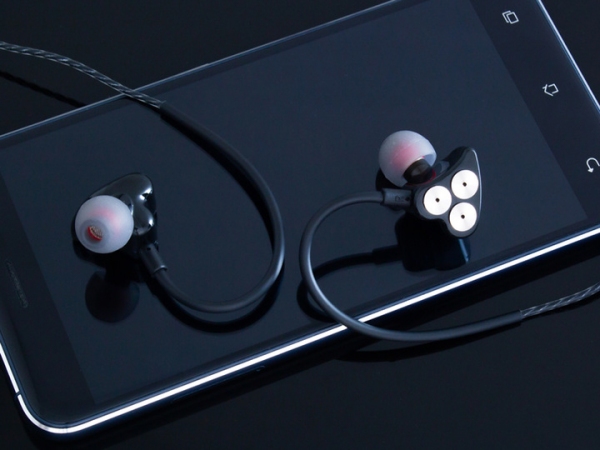 【上海問屋限定販売】  中音域を中心にバランスがよく、厚みのあるサウンド 3ドライバダイナミックイヤホン　販売開始