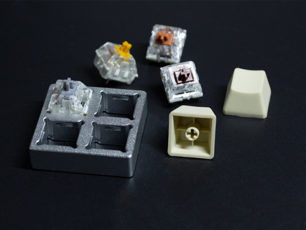 【上海問屋限定販売】  大好きなメカニカルスイッチの感触をいつでも味わえる アルミ製2x2 メカニカルスイッチテスト台　販売開始