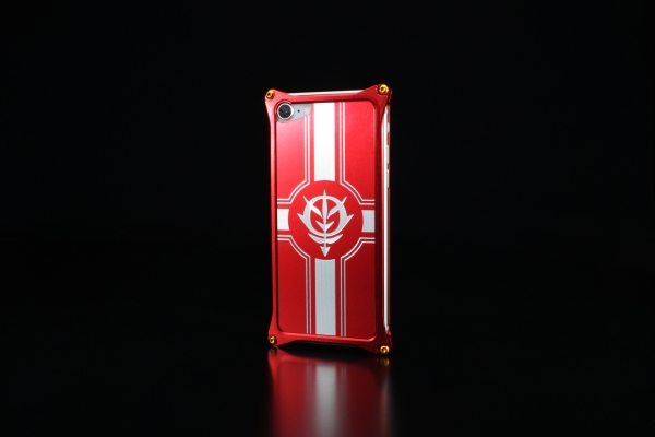 「ガンダム」ジオン公国エンブレム入りiPhone 8/7ケース登場　高級感漂う削り出しデザインのジュラルミン製！
