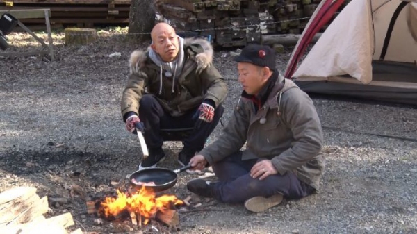 BIGLOBEがAbemaTVでバイきんぐ小峠さん出演のキャンプ・バラエティ番組を配信～アウトドアでエンタメが楽しめる、豪華グランピング体験やポータブルスピーカーなどのプレゼントキャンペーンも実施～