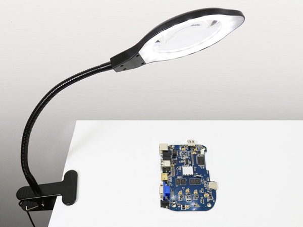 【上海問屋限定販売】電子工作やプラモ制作などに便利なクリップ固定式フレキシブルアームルーペ DN-915862販売開始