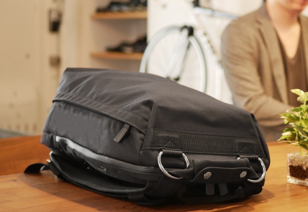 クラウドファンディング500％達成のバックパックに 新モデルが登場一瞬で肩掛けに『SIGOSOTO BACKPACK CREATE』