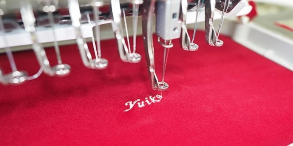 【10月生まれ】誕生日シーンに贈る“枯れない”赤バラのギフト “秋咲き”オータムローズ×「刺繍」のフラワーボックス販売開始