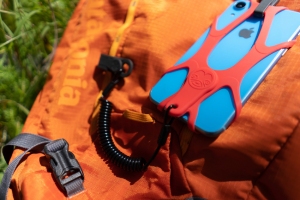 もうスマホを落としても大丈夫。ワイヤーストラップ付スマホホルダー「KOALY」　Makuakeでクラウドファンディングを開始！