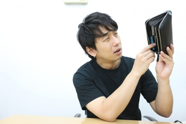 株式会社auc-one（オークワン） が運営するウェブサイト「TENRAKUキャッシング」のインタビュー記事に閲覧ユーザーへのアンケート調査フォームを掲載