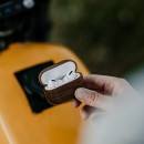 【人気につき再入荷！】木製の手触りが魅力 OAKYWOOD WALNUT AirPods Pro Case【ワイヤレス充電対応／ストラップホール付／手作り】