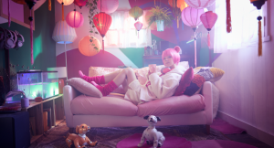最上もが×OKAMOTO'S、OKAMOTO'S書き下ろしの新曲MV公開！“優しい世界になってほしい”メッセージソング。メイキング映像＆インタビューも
