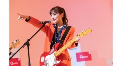 「それでは聴いてください！」川口春奈さんが遂にロックバンドを結成！？メンバーを従え、メガアゲＭＣパフォーマンスを披露。