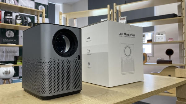 お家で極上のシアター体験を！ 4K入力対応＆フルHD高画質「N9」プロジェクター社内展示会開催！