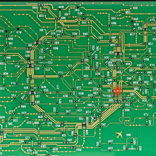 電池無しでLEDが光る特許技術を搭載!基板の配線パターンで緻密に描いたiPhone 17/18シリーズ用ケースを10月7日より販売